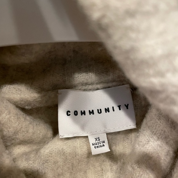 COMMUNITY HEATHER GREY TURTLENECK - Picture 2 of 4